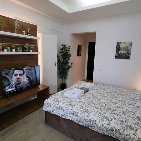 Charming City Center Apartment - Free Minibar Bucharest Exterior photo