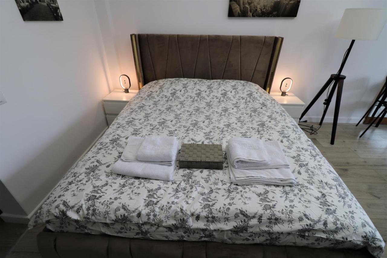 Charming City Center Apartment - Free Minibar Bucharest Exterior photo