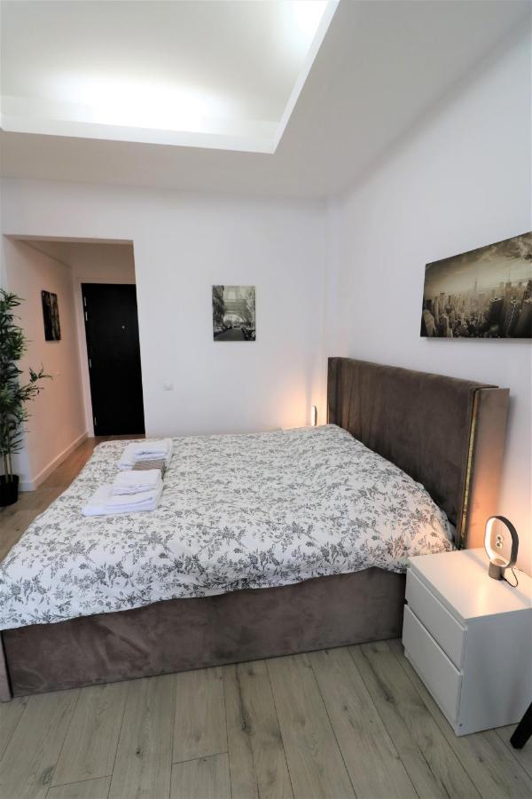 Charming City Center Apartment - Free Minibar Bucharest Exterior photo
