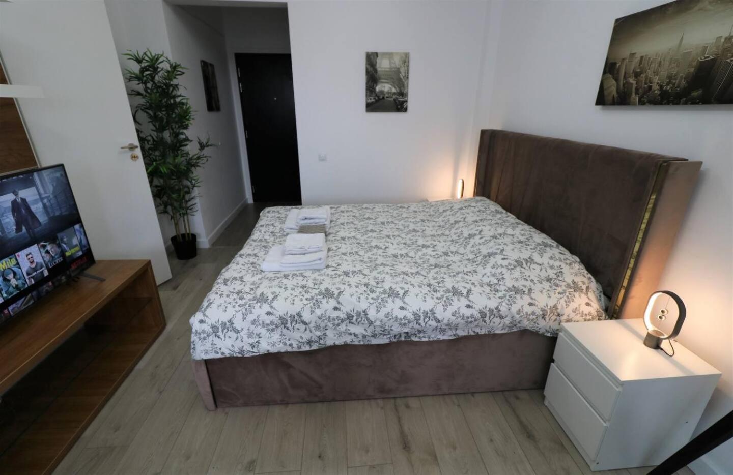 Charming City Center Apartment - Free Minibar Bucharest Exterior photo
