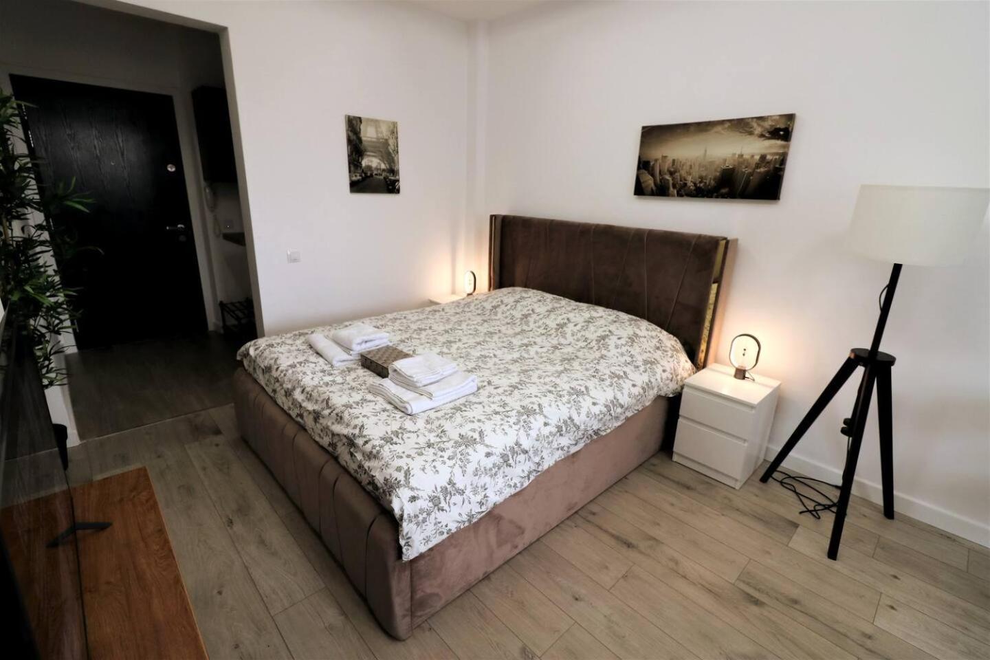 Charming City Center Apartment - Free Minibar Bucharest Exterior photo