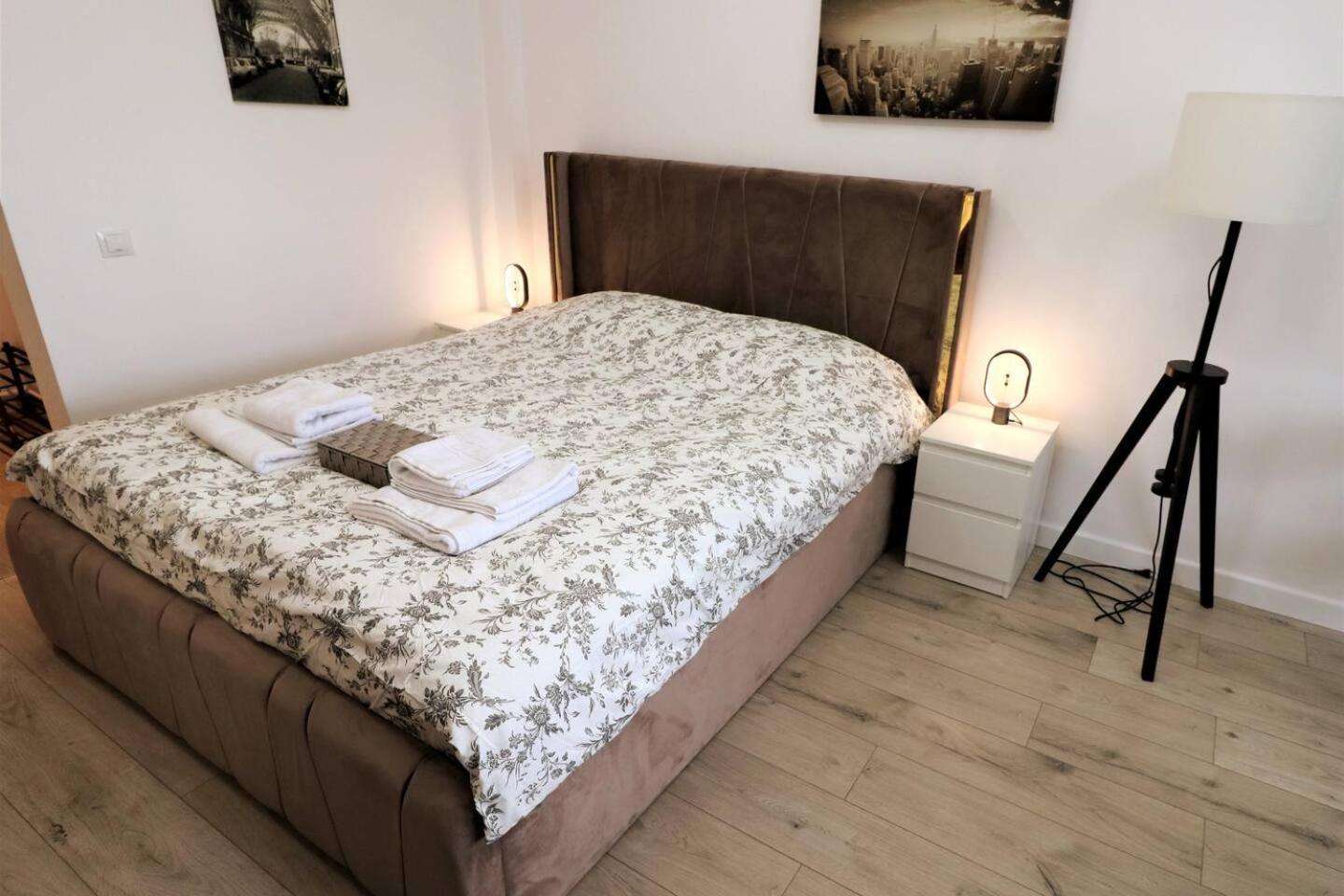 Charming City Center Apartment - Free Minibar Bucharest Exterior photo